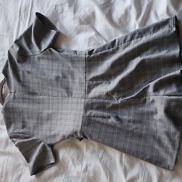 Everly Plaid Romper - Picture 4 of 5